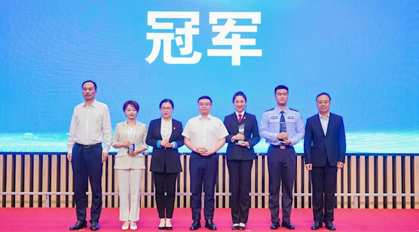 我市在全国首届中小学法治课教师与法治副校长微课比赛全国总决赛中斩获佳绩市青少年法治教育研究中心全程深度参与具体实施